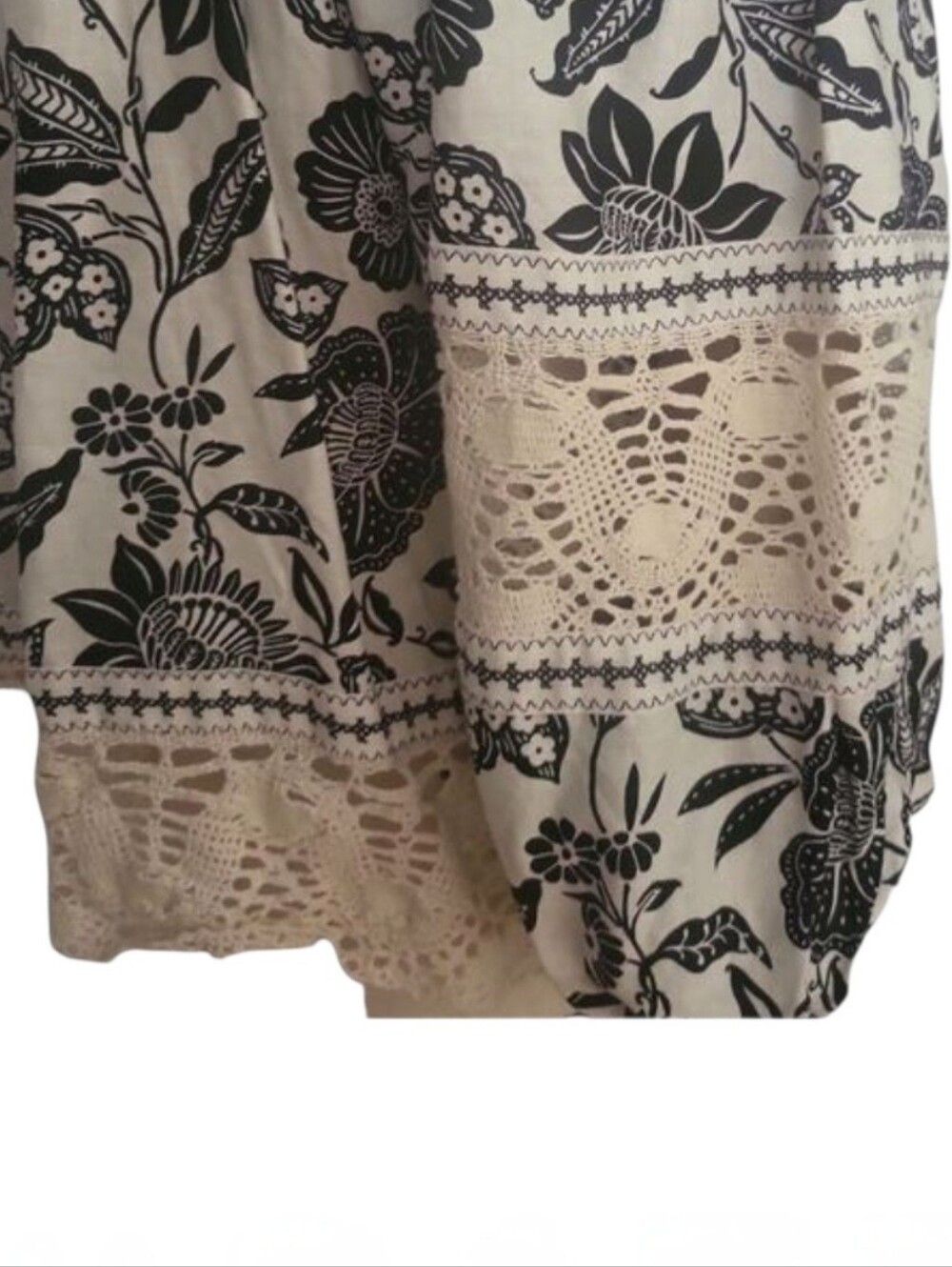 Christian Siriano New York Floral Linen Crochet Blouse – Medium - Picture 5 of 8